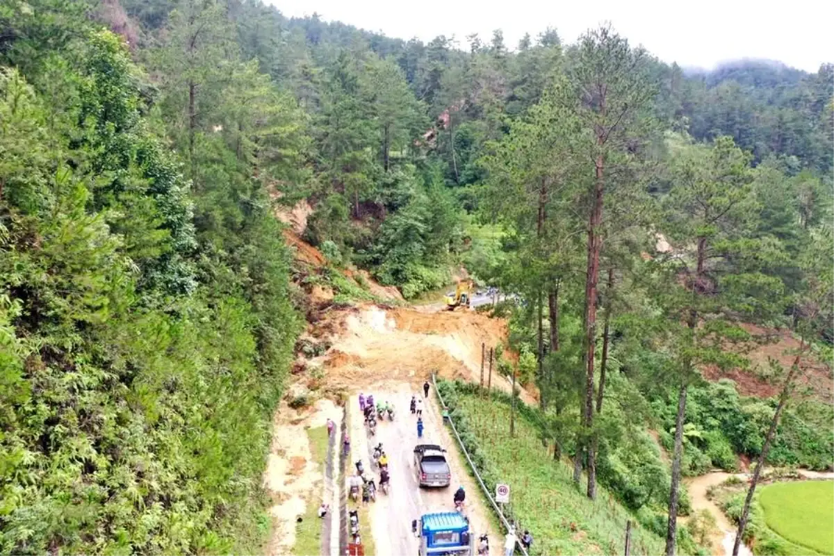 Vietnam&apos;da Kajiki Tayfunu Felaketi: 7 Ölü, 34 Yaralı
