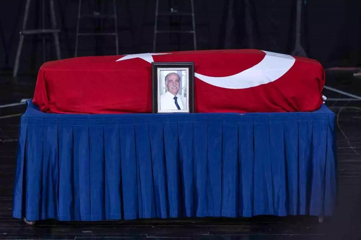 Emin Alıcı, 78 Yaşında Hayatını Kaybetti
