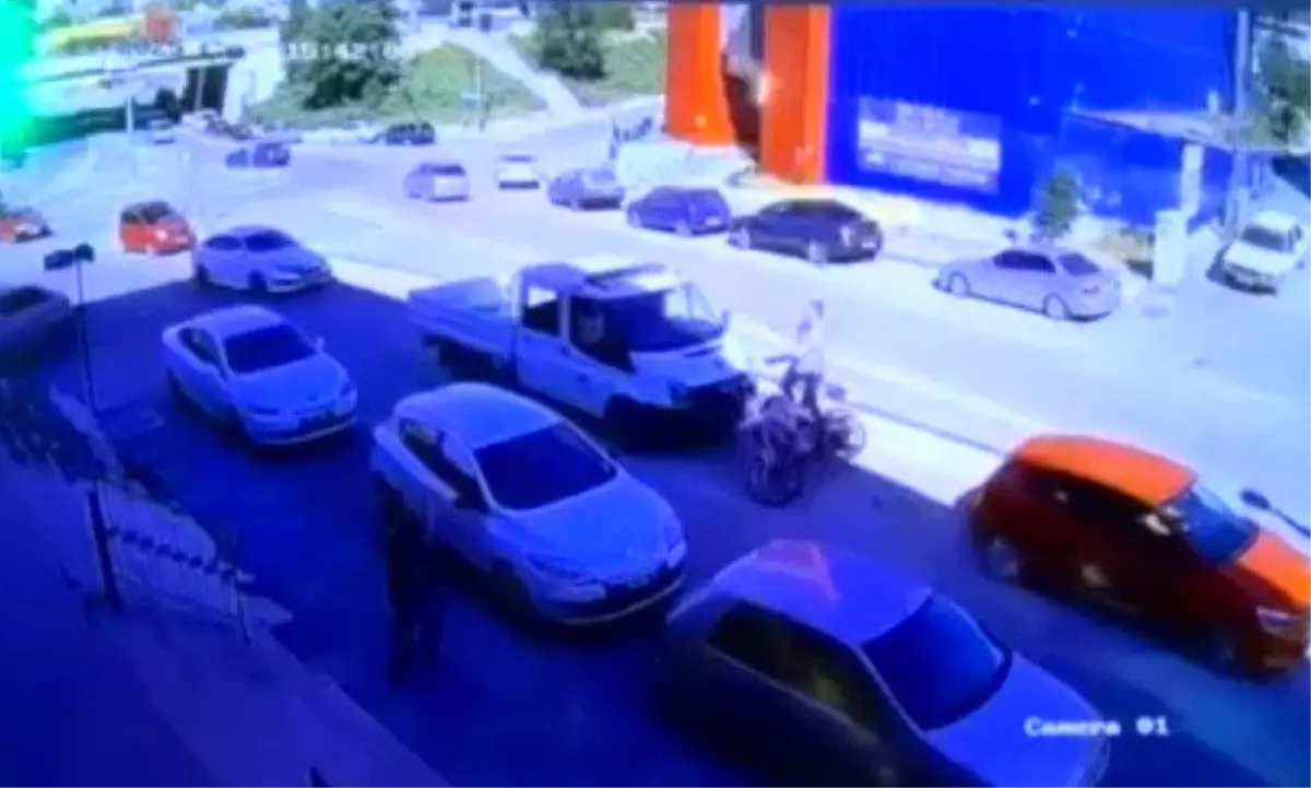 Mamak'ta Motosiklet Kazası: Sürücü Havalandı, Yaralandı