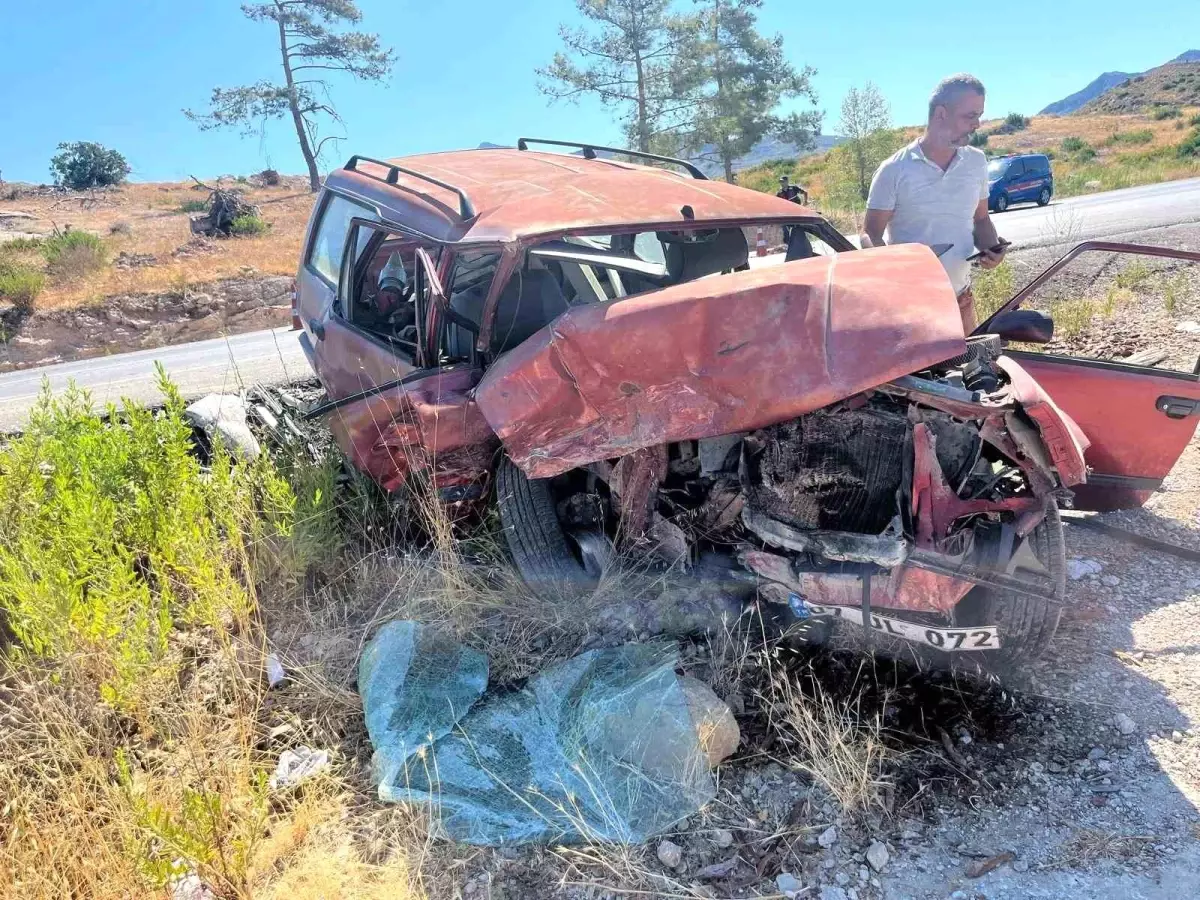 Antalya&apos;da Trafik Kazası: 1&apos;i Ağır 6 Yaralı