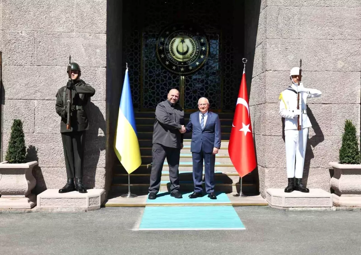 Milli Savunma Bakanı Yaşar Güler, Ukrayna Savunma Bakanı ile Bir Araya Geldi