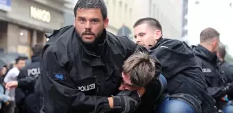 Berlin'de 'İsrail' protestosuna polisten sert müdahale: 8 gözaltı