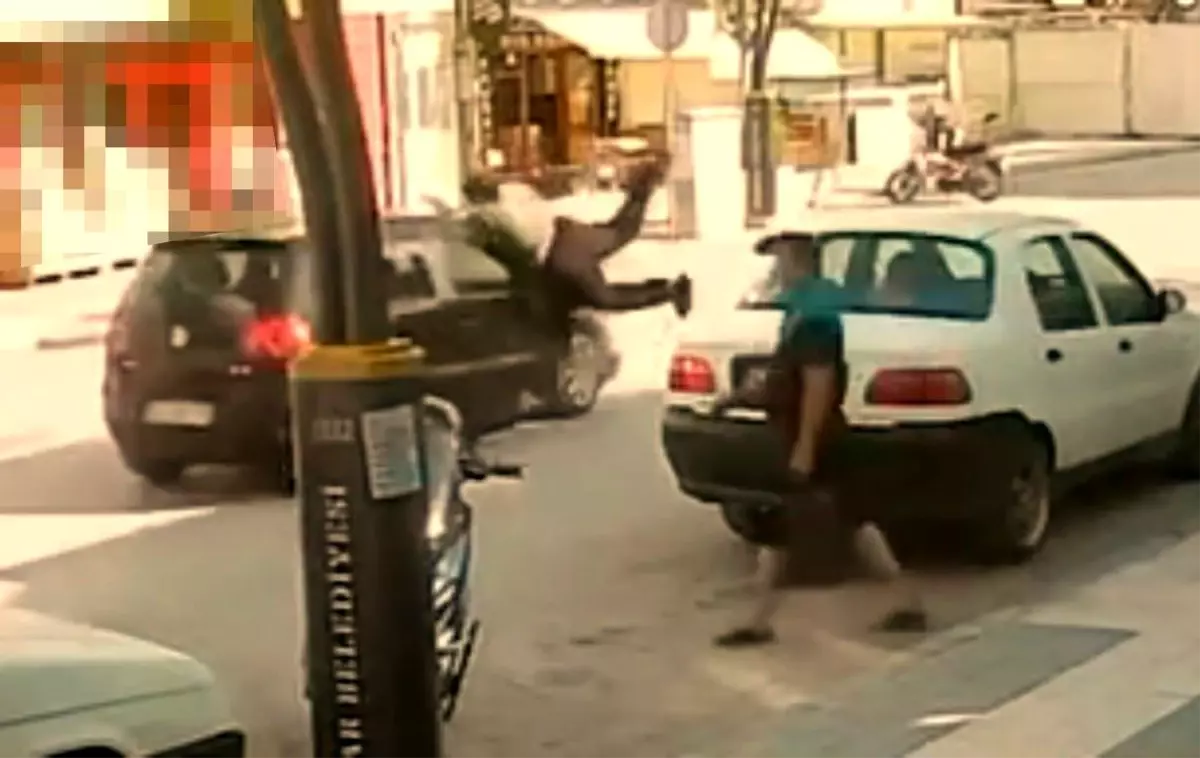 Burdur'da Genç Yola Aniden Atladı, Otomobil Çarptı