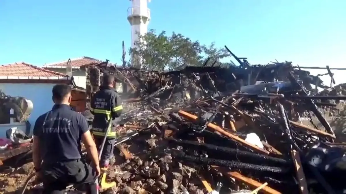 Çanakkale'de İmamın Evi Yangında Küle Döndü