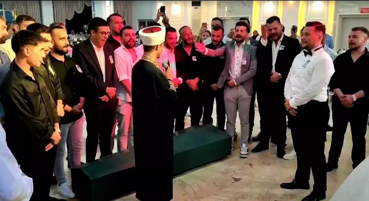 Bilecik'te Düğünde Şaka Şoku: Tabut ve 'Acı Kaybımız' Çelenk ile Şaşırttılar