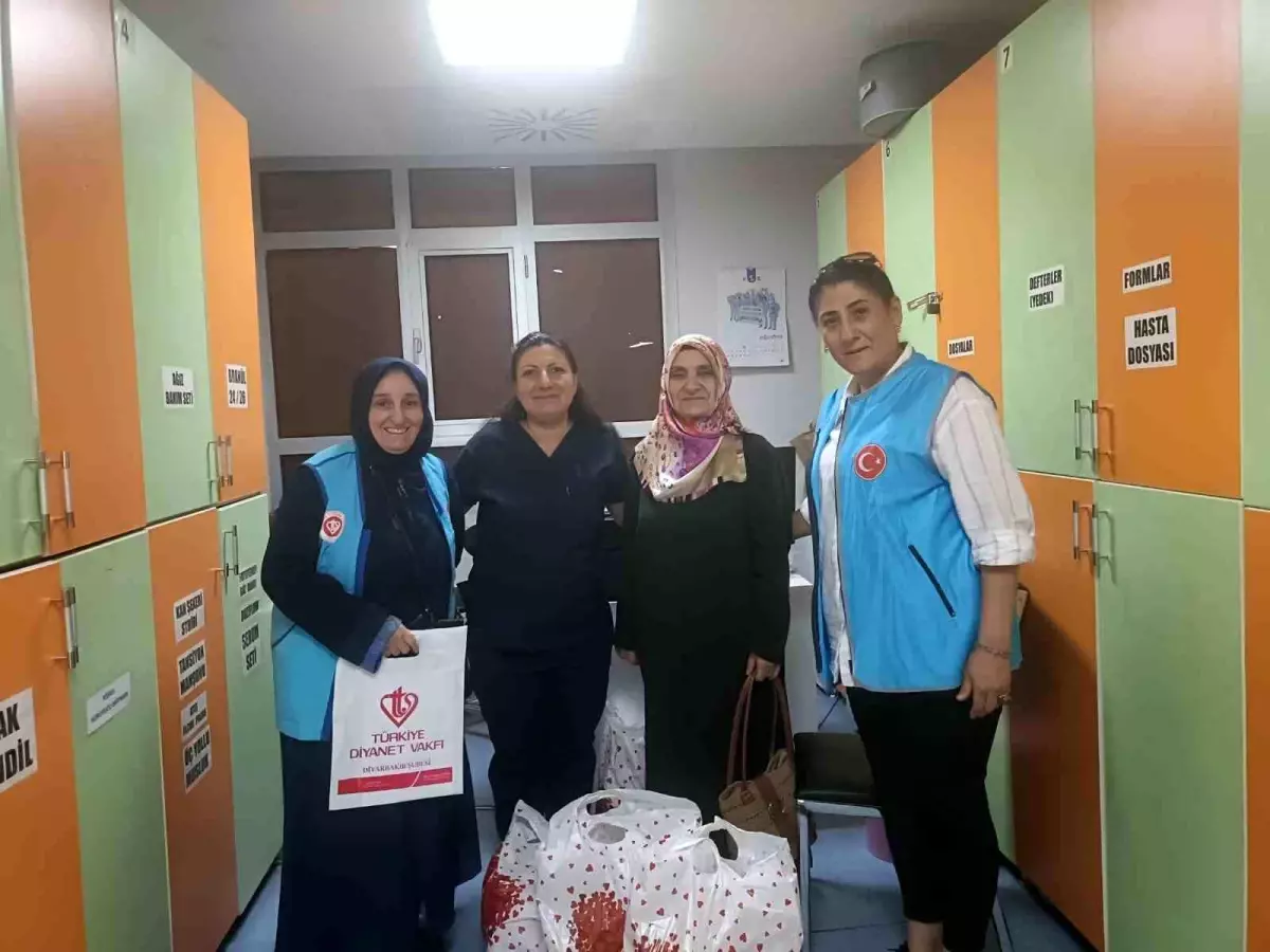 Diyarbakır&apos;da Yenidoğan Bebeklere Hediye Paketleri Dağıtıldı