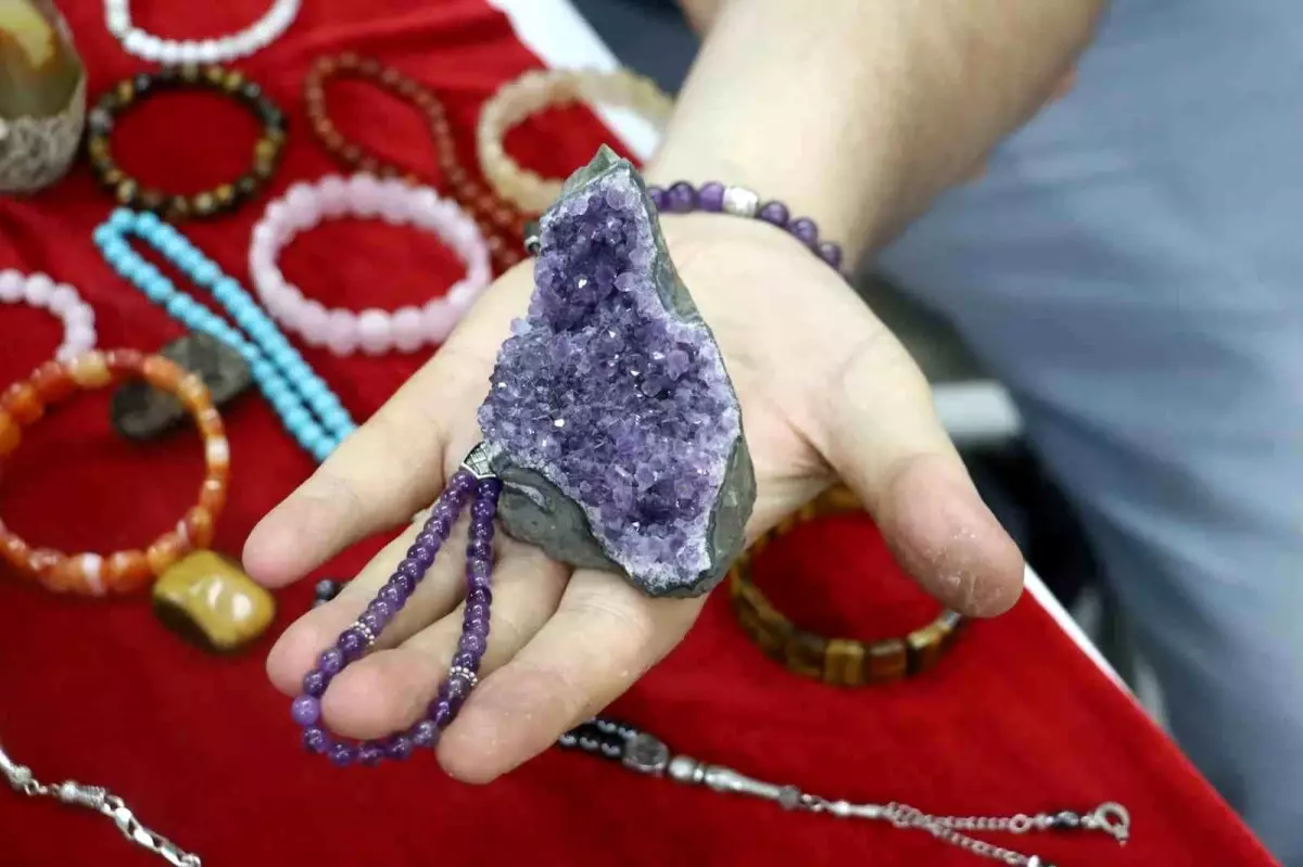 Doğal Taş Takı ve Aksesuarlarına İlgi Dönemsel Olarak Artıyor
