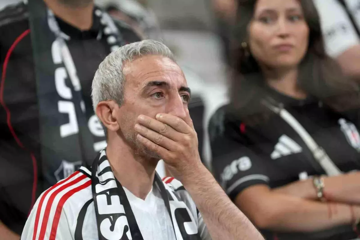 Beşiktaş Avrupa Kupalarına Veda Etti, Taraftarlar Protesto Etti