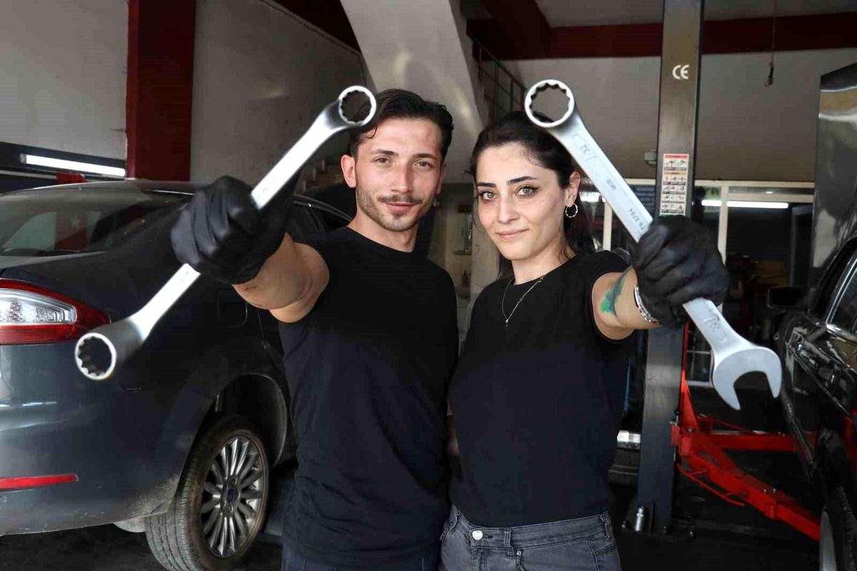 Sivas'ta Kadın Motor Tamircisi Sümeyra Yıldırım, Ustalık Seviyesine Ulaştı