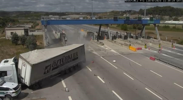 giselerde kontrolden cikan tir jandarma aracina 18990407 7809 m