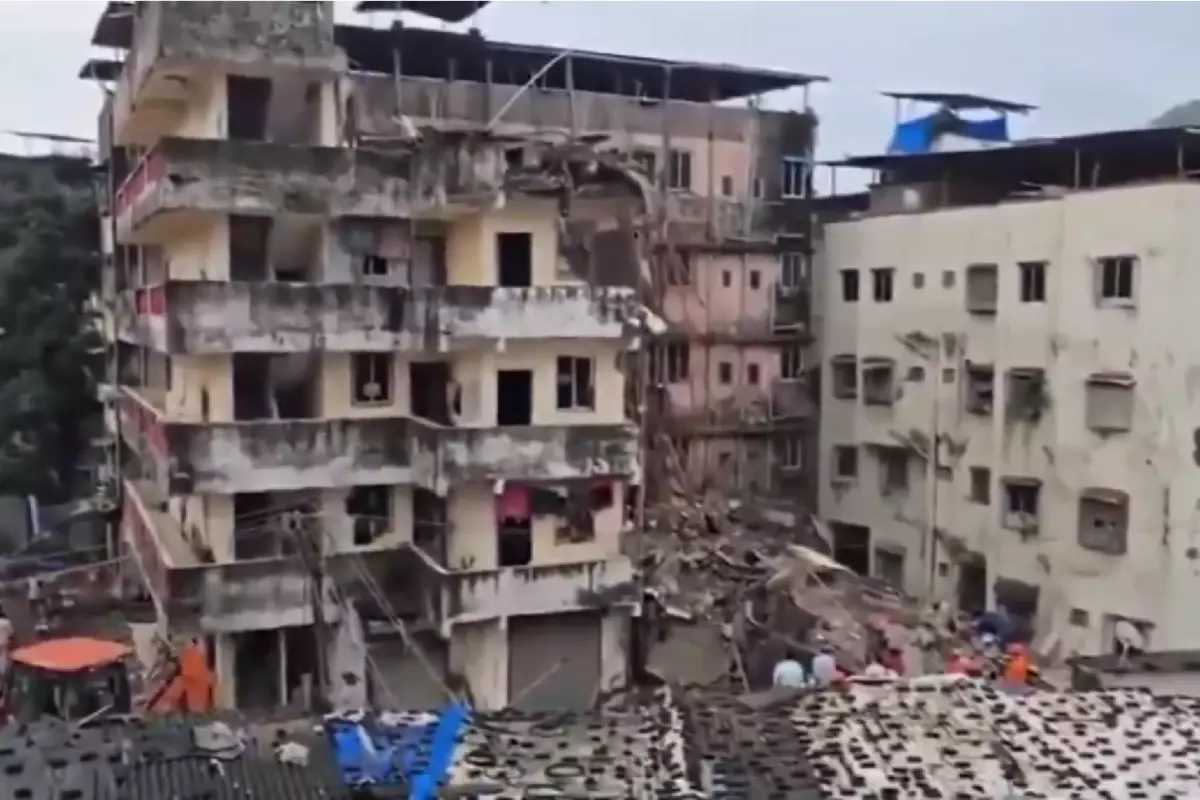 Hindistan'da bina çöktü: 15 kişi öldü, 9 kişi yaralandı