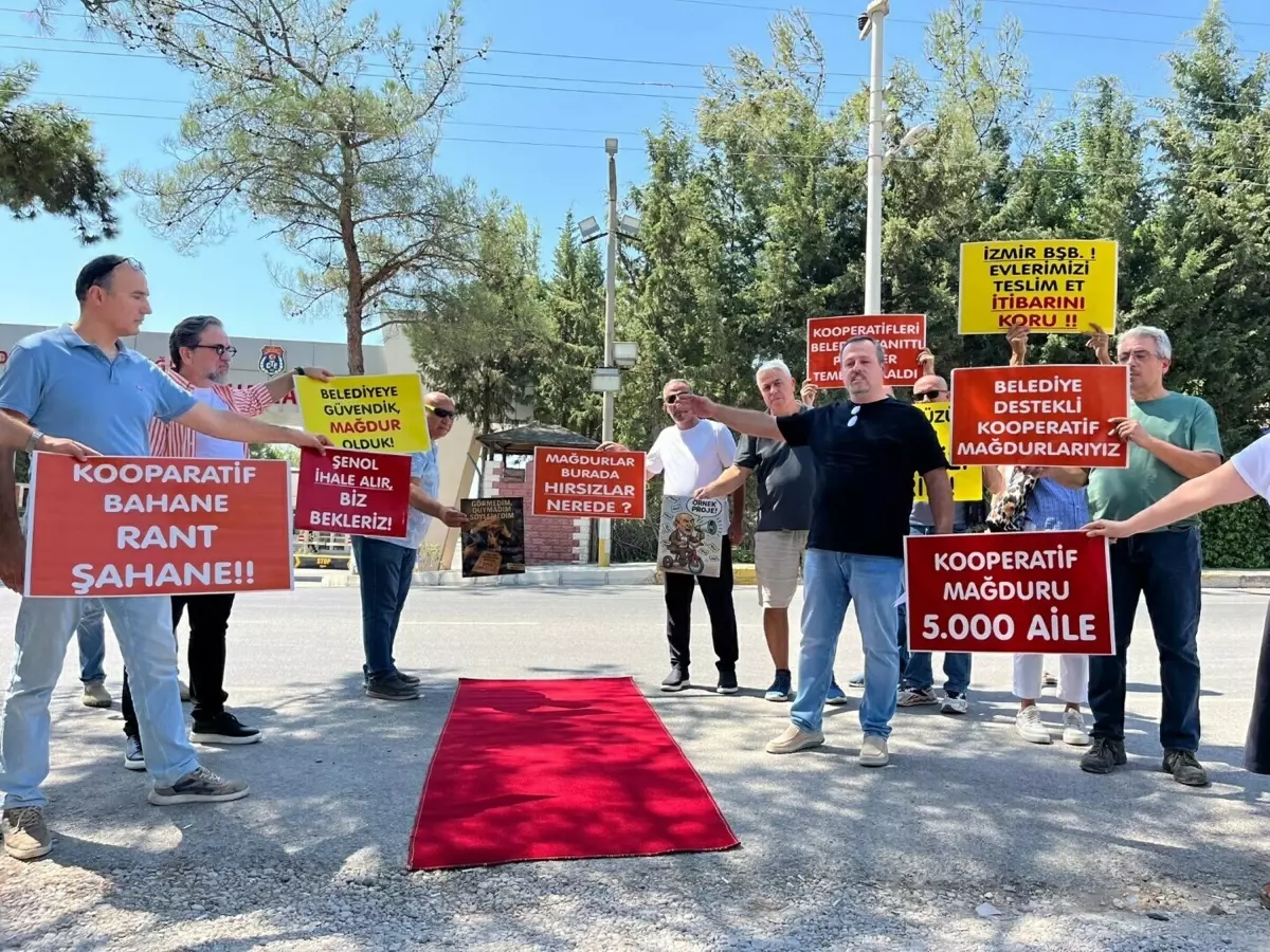 İzmir'de Kentsel Dönüşüm Mağdurlarından Çarpıcı Eylem