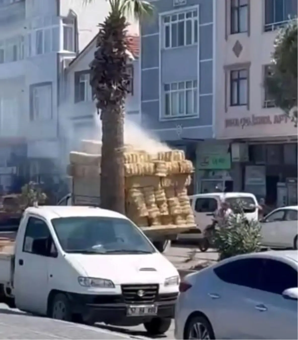 Kastamonu'da Kamyonette Yangın: Sürücü Yaralandı