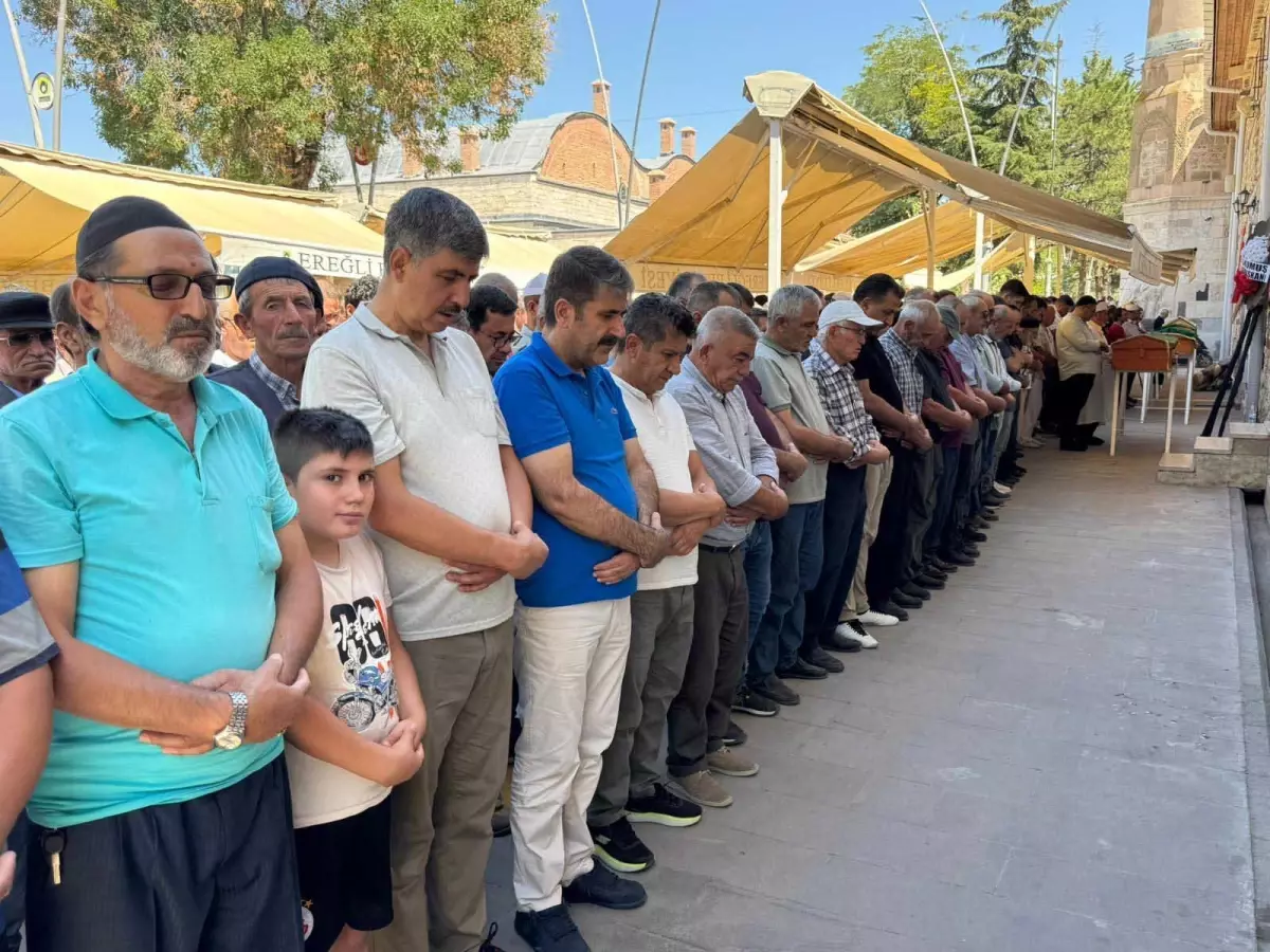 Niğde'de TIR ile otomobil çarpıştı: 3 ölü