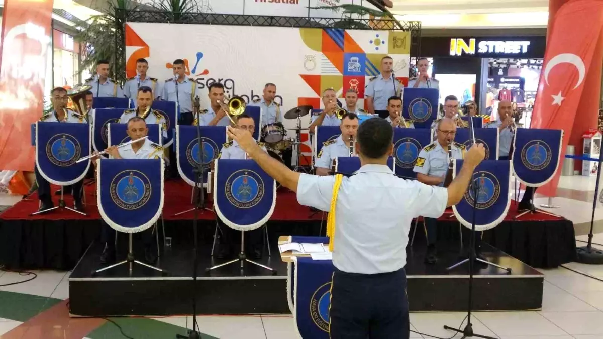 Kütahya&apos;da 30 Ağustos Zafer Bayramı İçin Bando Konseri Düzenlendi