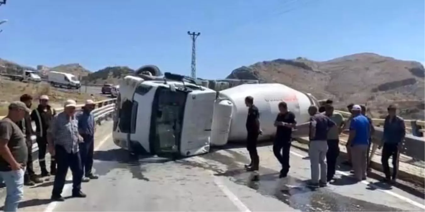 Malatya&apos;da Beton Mikseri Devrildi: 1 Yaralı