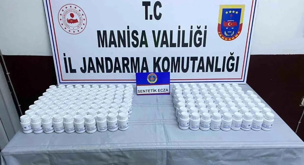 Manisa&apos;da Otoyolda 8 Bin 740 Sentetik Hap Ele Geçirildi