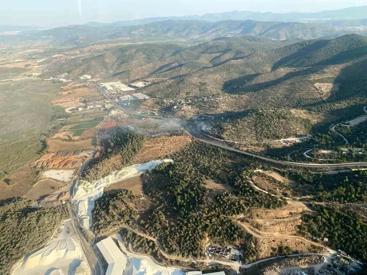Muğla&apos;da Zirai Alanda Yangın Kontrol Altına Alındı