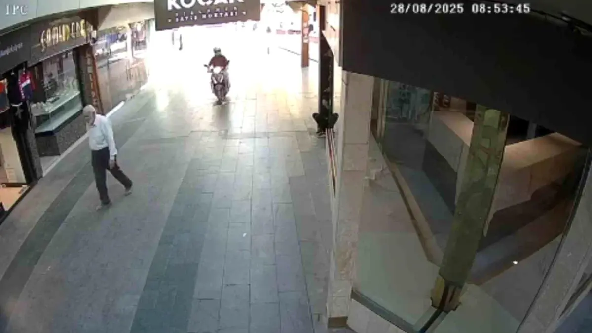 Bursa&apos;da Motosiklet Kazası: Sürücü Ölümden Döndü