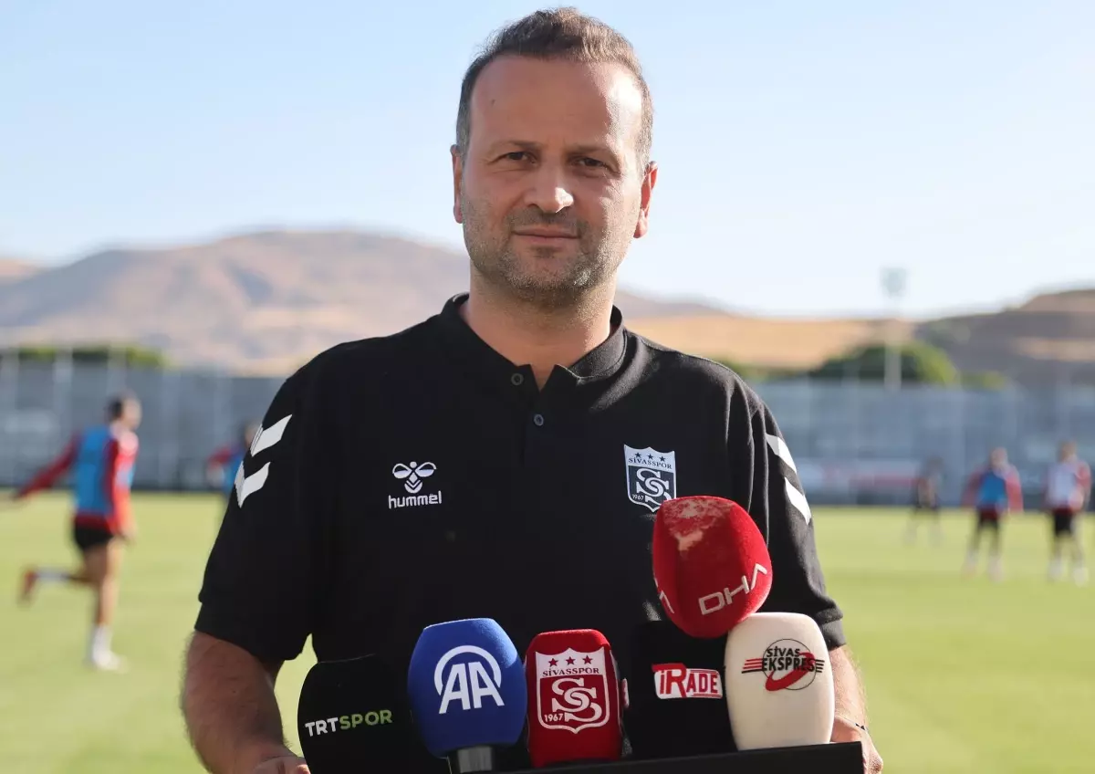 Sivasspor'un Teknik Direktörü Korkmaz: 'Yeni Oyuncularla Güçleneceğiz'