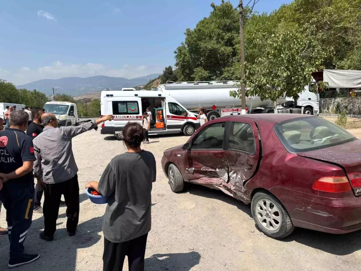 Osmaniye'de İki Otomobilin Çarpıştığı Kazada 1 Ağır 3 Yaralı