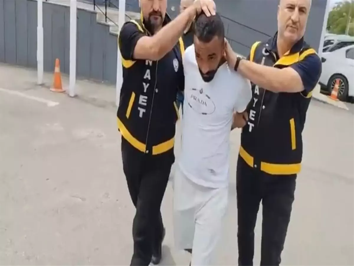 Bursa&apos;da Eşini 9 Yerinden Bıçaklayarak Öldüren Şahıs Tutuklandı