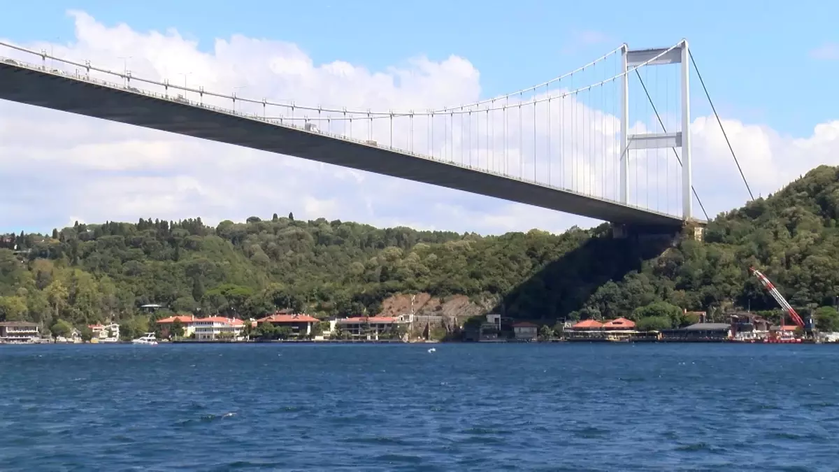 İstanbul Boğazı'nda Kaybolan Rus Yüzücü İçin Arama Çalışmaları Devam Ediyor