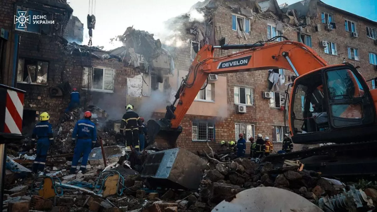 Rusya&apos;nın Kiev&apos;e Saldırısında 10 Kişi Hayatını Kaybetti