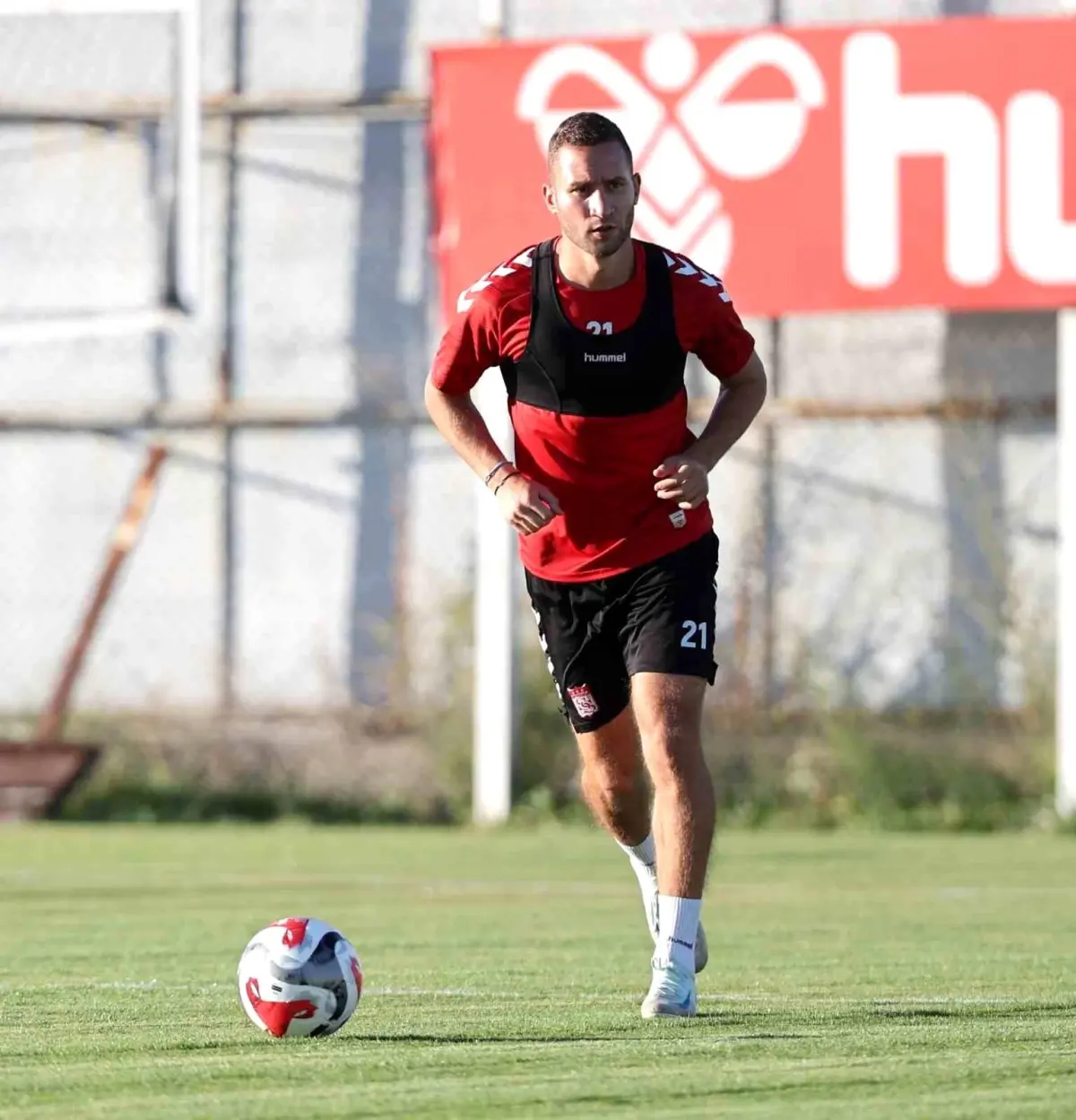Veljko Simic, Özbelsan Sivasspor'dan Sabah FC'ye Transfer Oldu