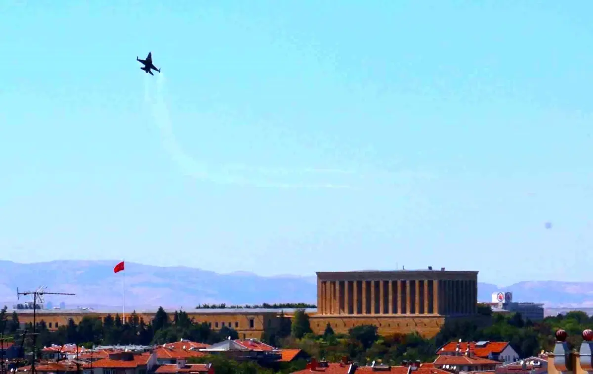 SOLOTÜRK, Anıtkabir Semalarında Prova Uçuşu Gerçekleştirdi