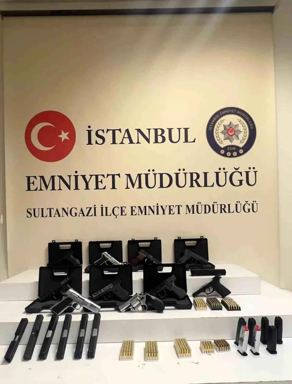 Sultangazi'de Aranan Şüpheli Yakalandı, Evinde Silah Stoku Bulundu