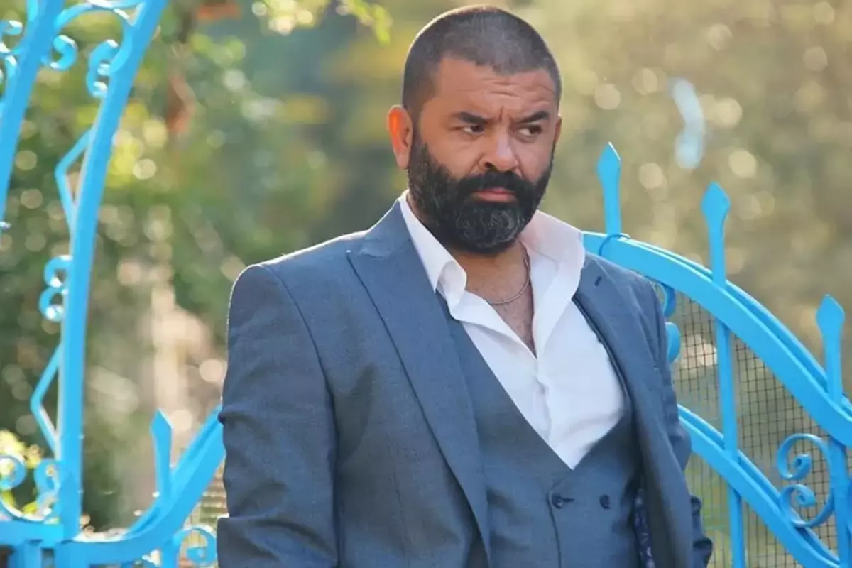 Ünlü oyuncu Bülent Şakrak, genç sevgilisiyle doğum gününde aşk tazeledi