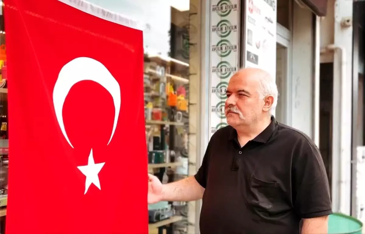 Düzce Valisi&apos;nden Bayram Çağrısı: Bayraklarınızı Astın!