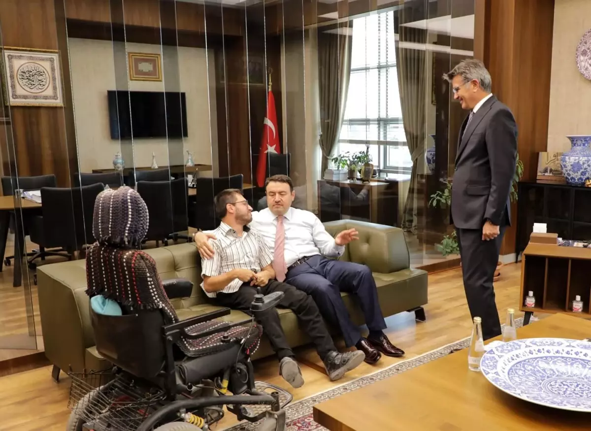 Kütahya Valisi Engelli Vatandaş Sefa Yiğit'i Kabul Etti