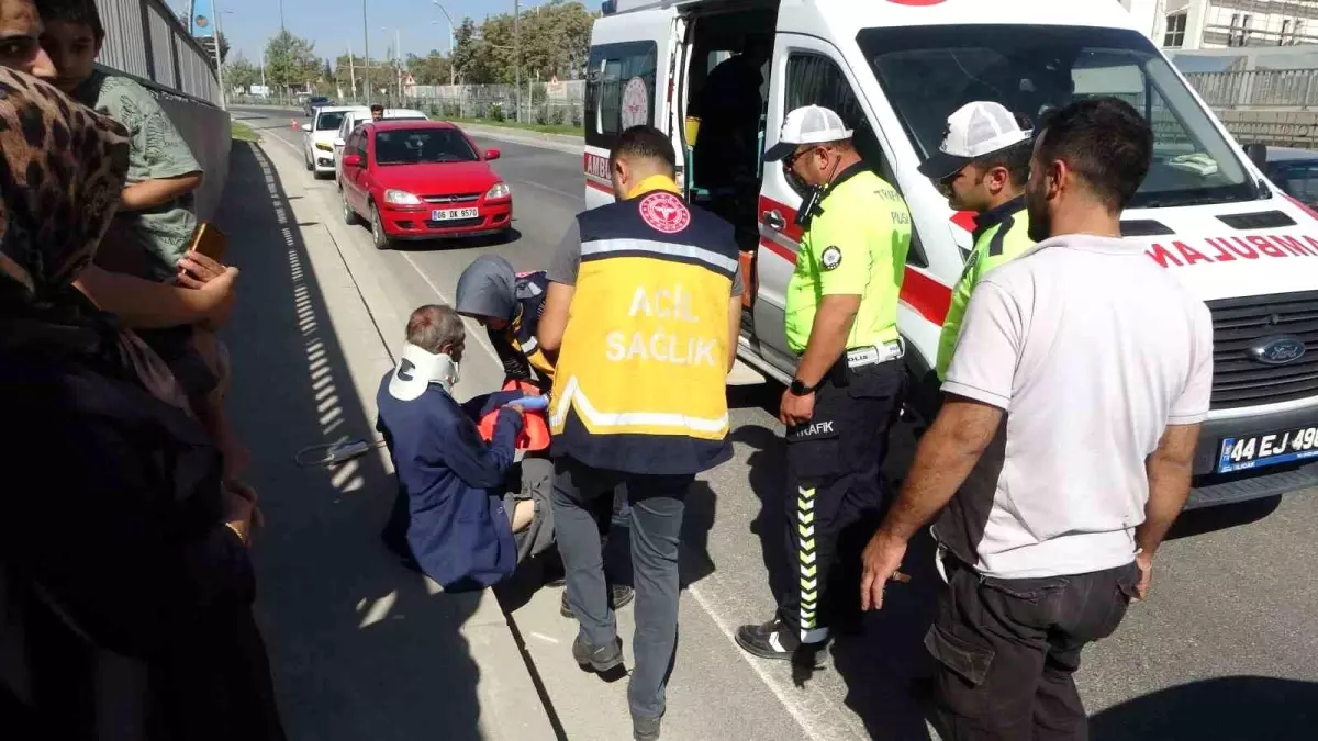Malatya&apos;da Yaşlı Adama Otomobil Çarptı