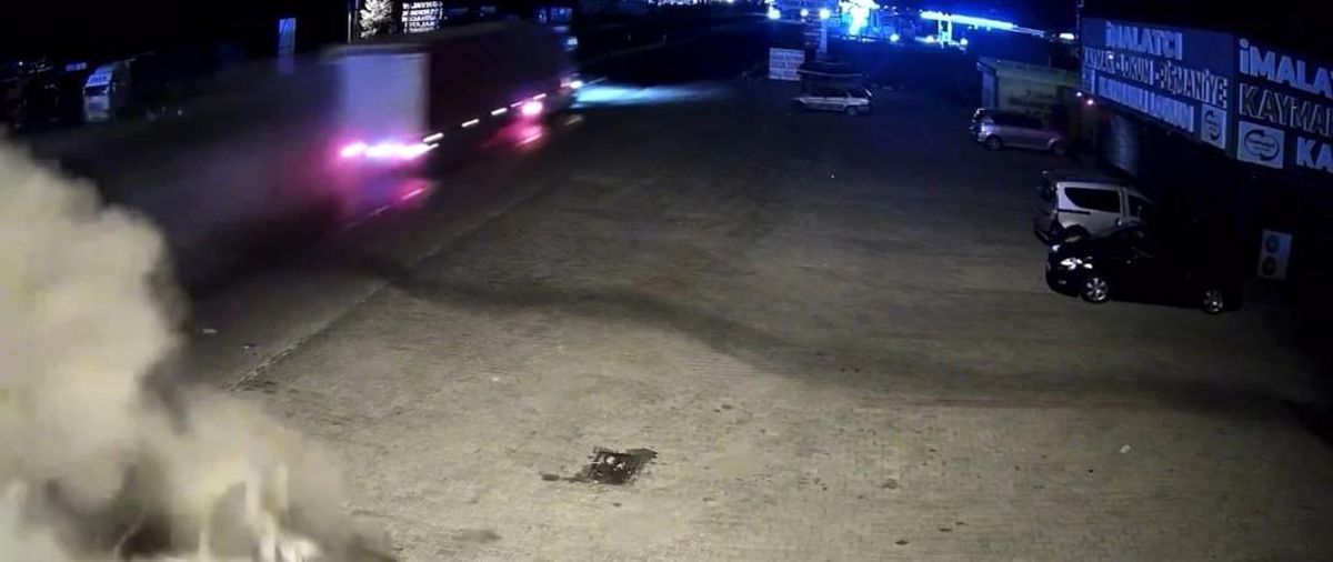 Afyonkarahisar'da Tır ve Otomobil Çarpıştı: 2 Ölü, Tır Sürücüsü Kaçtı