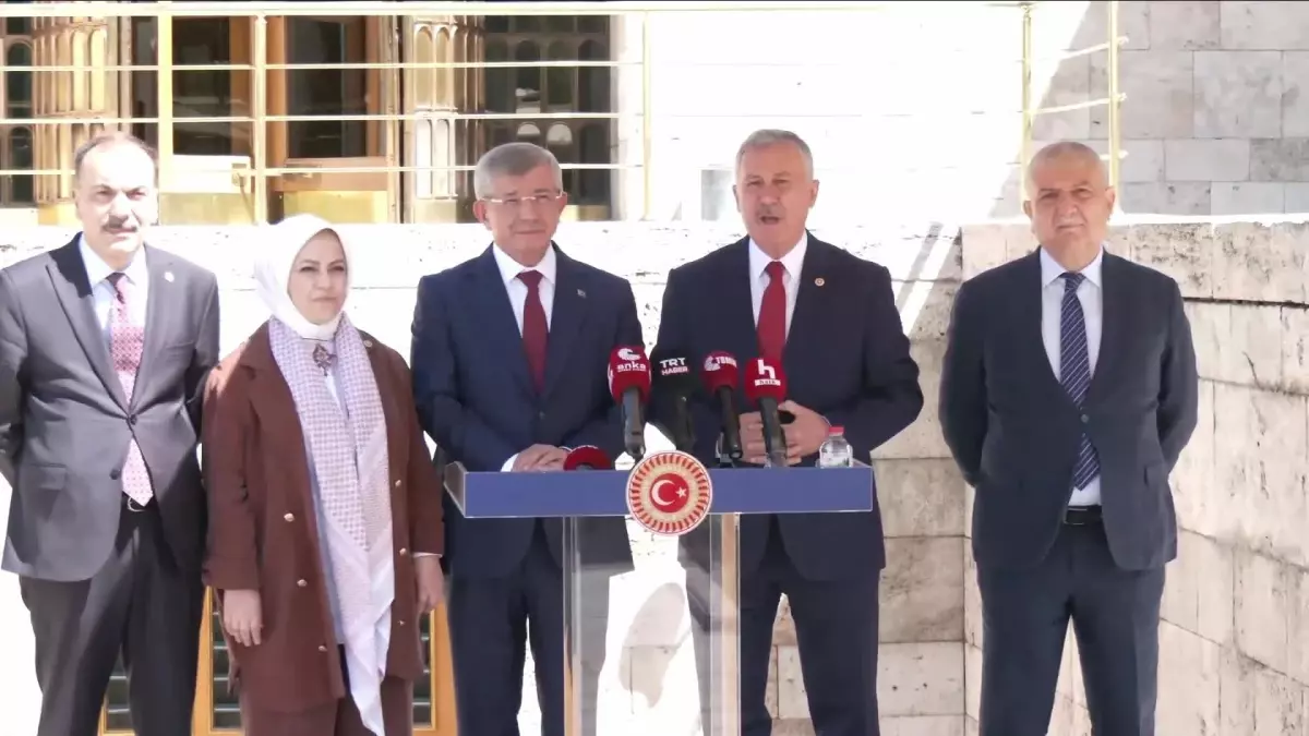 Ahmet Davutoğlu: Türkiye Cumhuriyeti İsrail'e Sınır Göstermek Zorunda