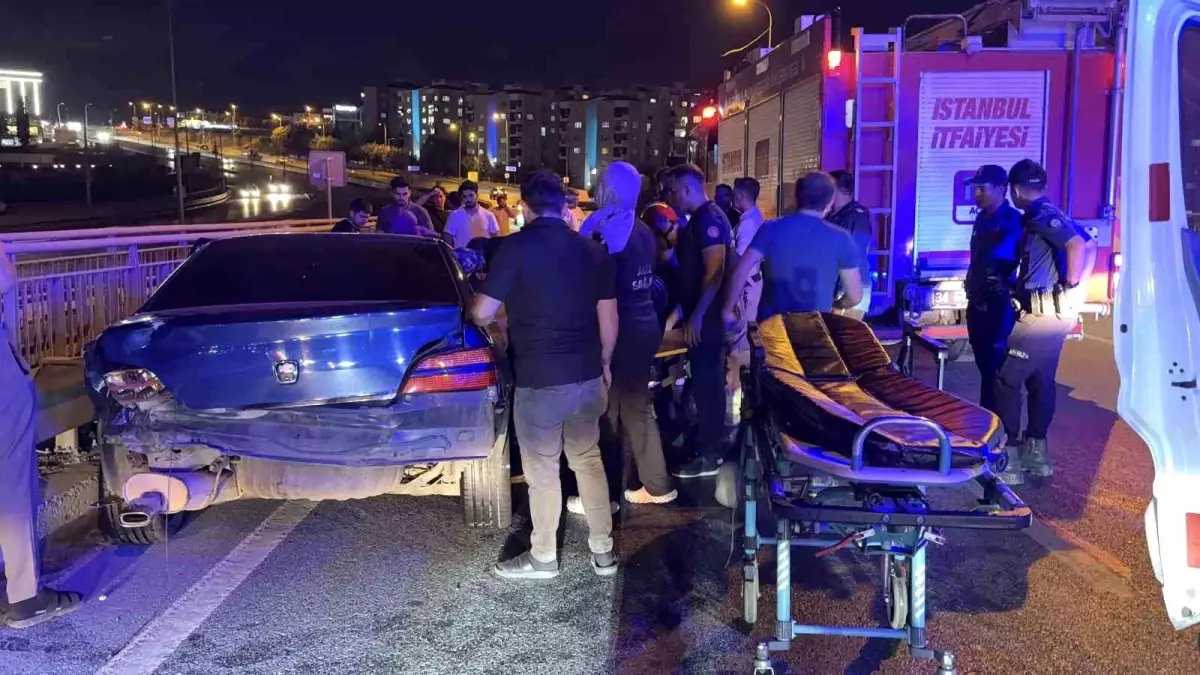 İstanbul'da Trafik Kazası: 3 Yaralı, Yakınları Sinir Krizi Geçirdi