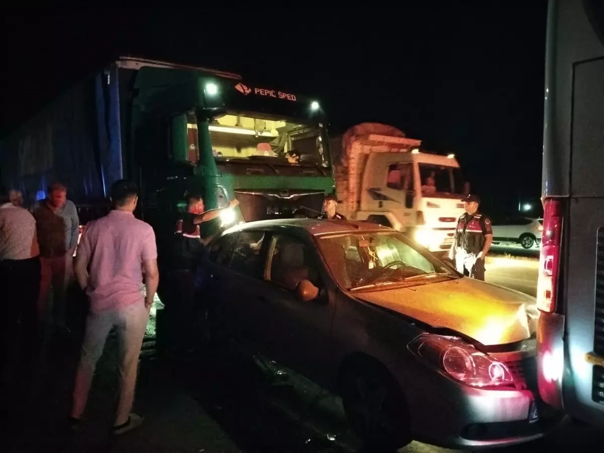 Ayvalık'ta Zincirleme Trafik Kazası: 1 Ölüm, 3 Yaralı