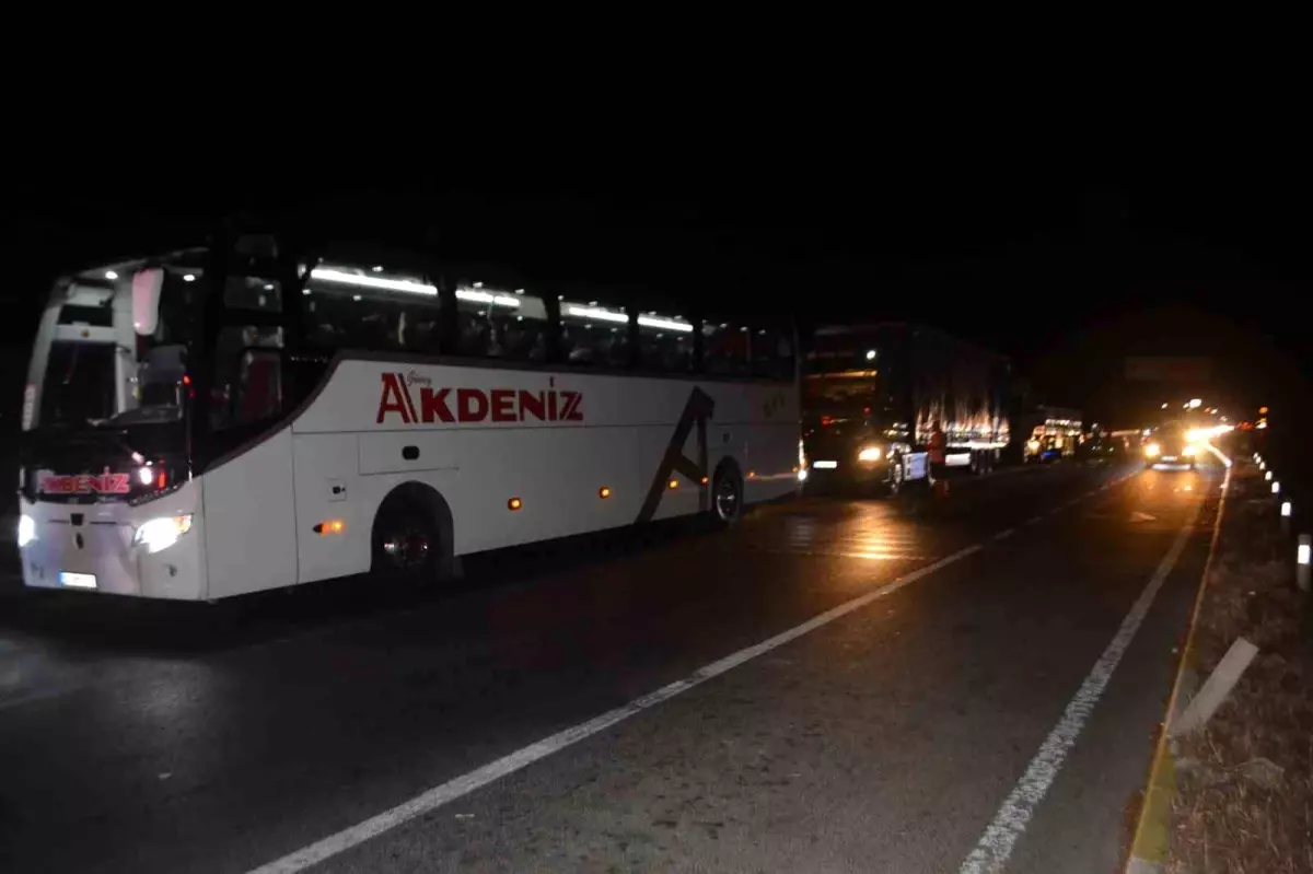 Ayvalık'ta Zincirleme Trafik Kazası: 1 Ölü, 3 Yaralı