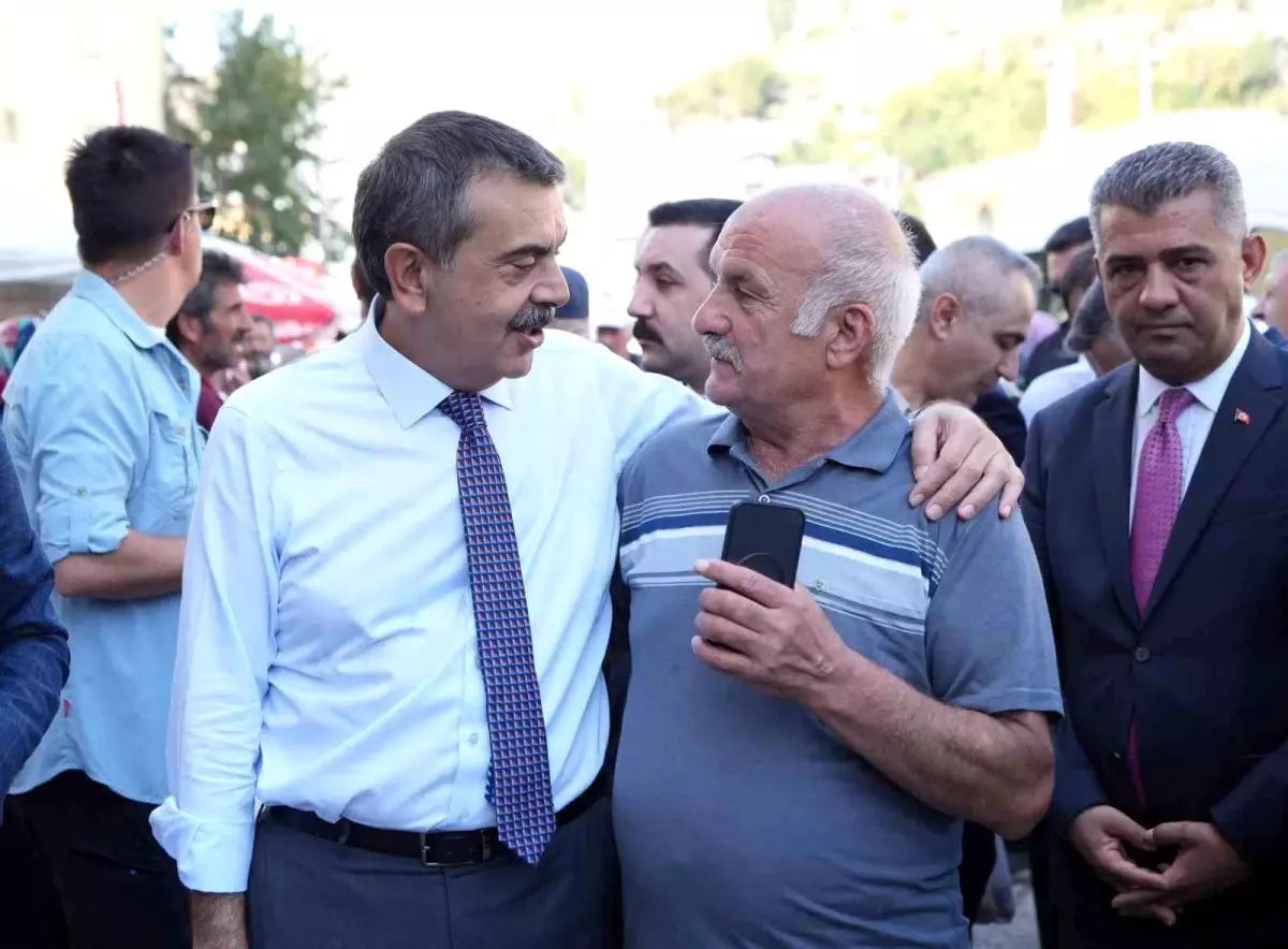 Milli Eğitim Bakanı Yusuf Tekin Erzurum'da Vatandaşlarla Buluştu