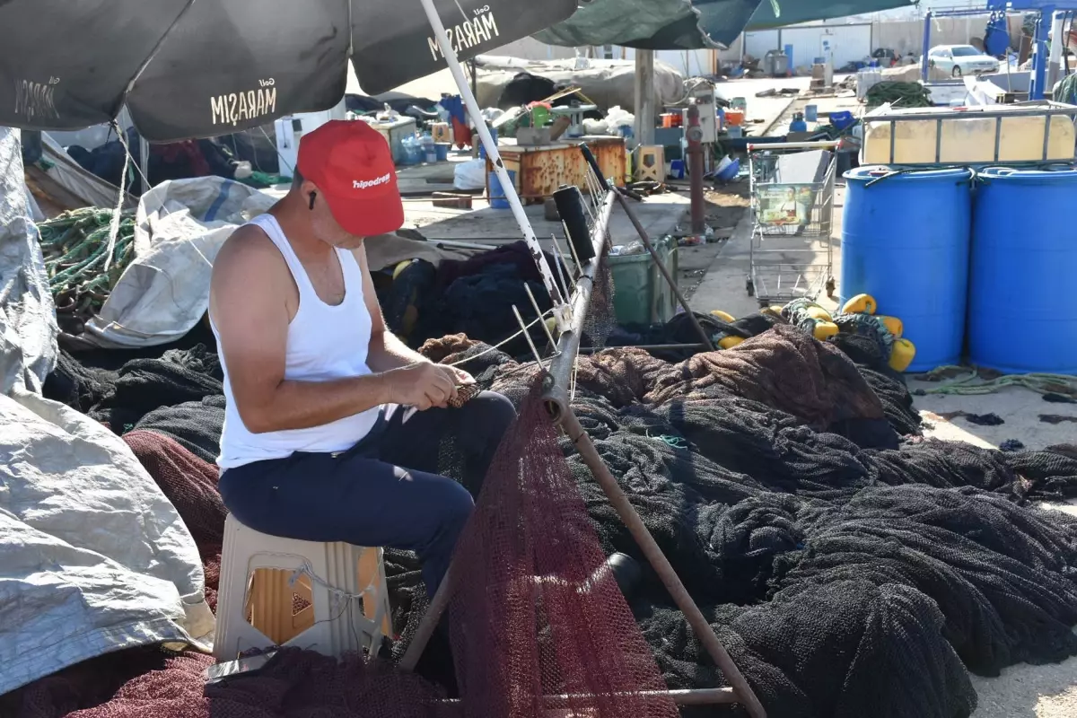 İzmir'de Balıkçılar Av Sezonuna Hazırlanıyor