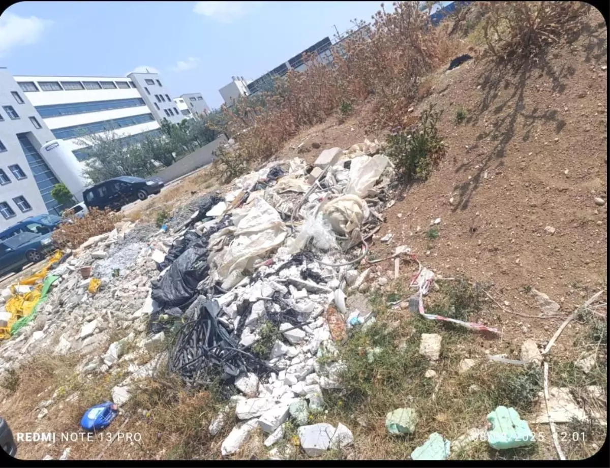 Bilecik Hastanesi Önündeki Park Alanı Temizlikten Yoksun