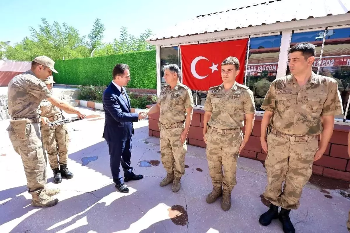 Bitlis'te Jandarma Personeline Rütbe Terfi Töreni Düzenlendi