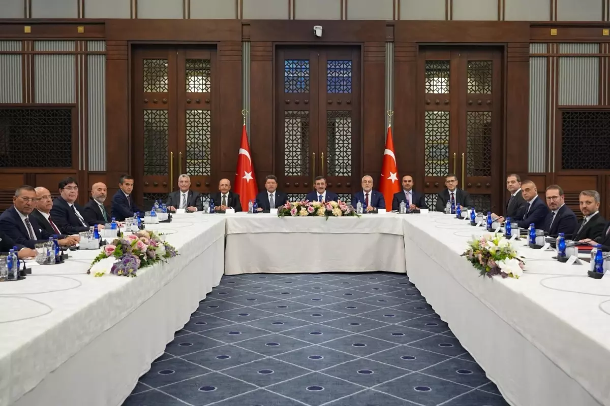 Cevdet Yılmaz, TİSK Yönetimi ile OVP Hazırlıklarını Görüştü