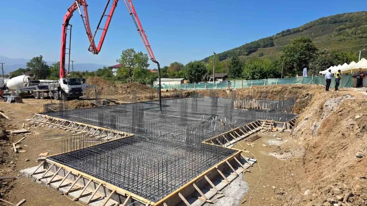 Çilimli'de Gençlik Merkezi Temeli Atıldı