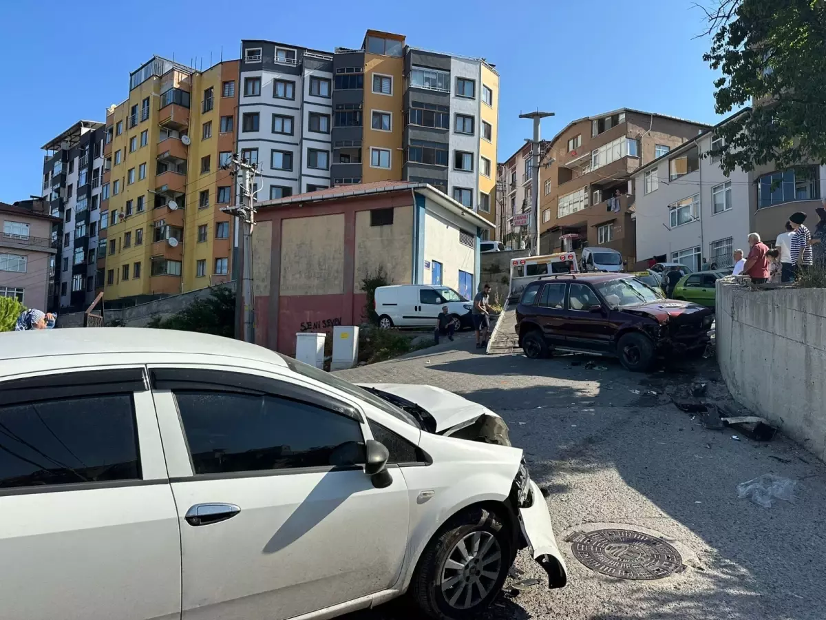 Zonguldak'ta Freni Boşalan Cip Kazaya Neden Oldu