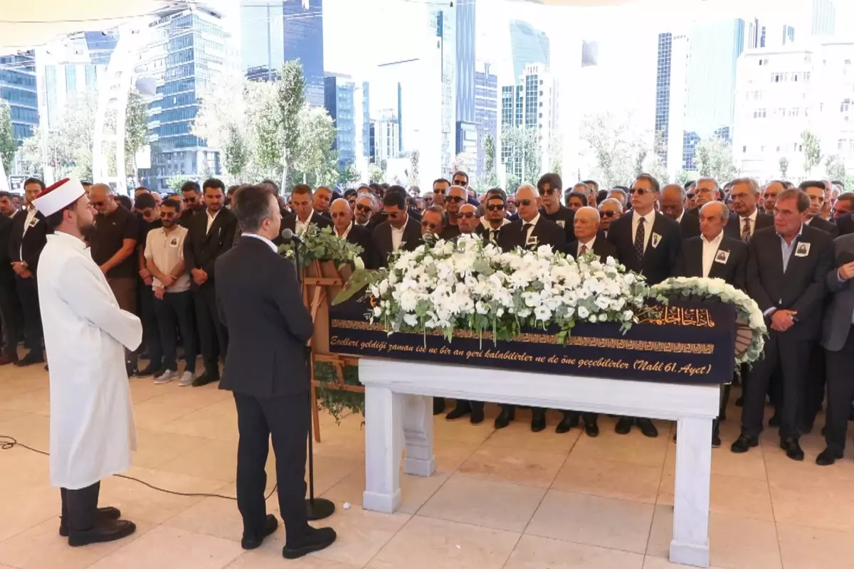 Hasan ve Zeynep Akçakayalıoğlu'nun kızı Defne'ye gözyaşlarıyla veda