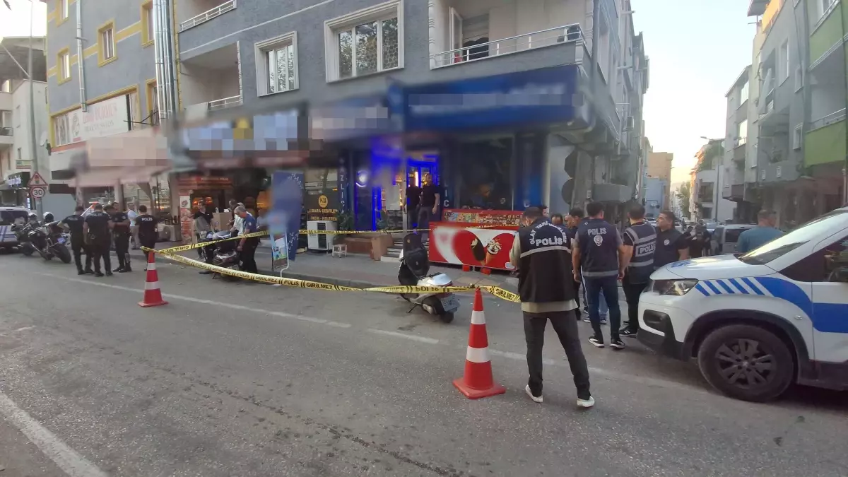 Bursa'da Husumet Nedeniyle Tabancayla Vurulan İki Kişi Yaralandı