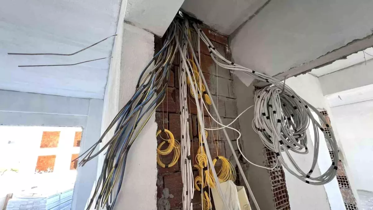 Kaynarca'da İnşaat Halindeki Binadan 150 Bin TL'lik Kablo Çalındı